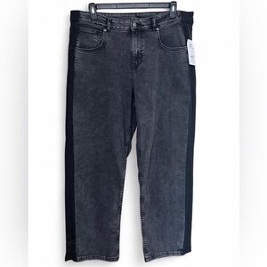 NWT No Boundaries Women’s Black Wash Relaxed Jean Size 16